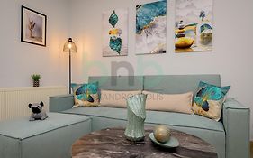 Aqua 2 Bdr Lux Apt